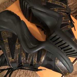LV ARCHLIGHT SNEAKER